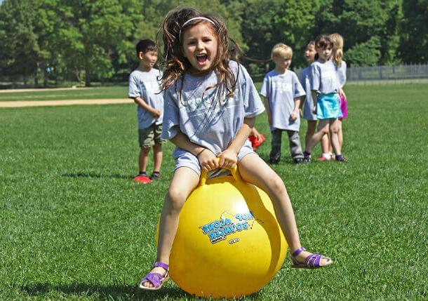 保利预科 student playing on a bouncy ball