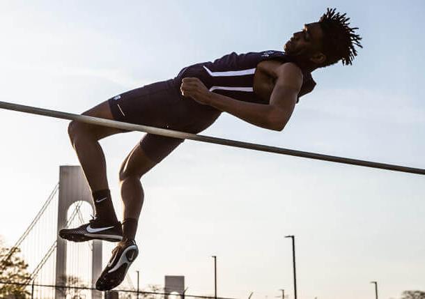 保利预科 athlete practicing the high-jump